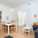 Bright, Spacious Apartment In The Historic Centre