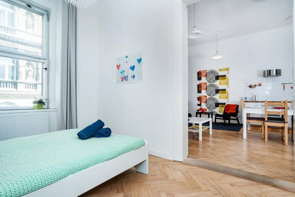 Bright, Spacious In The Historic Centre * Prag
